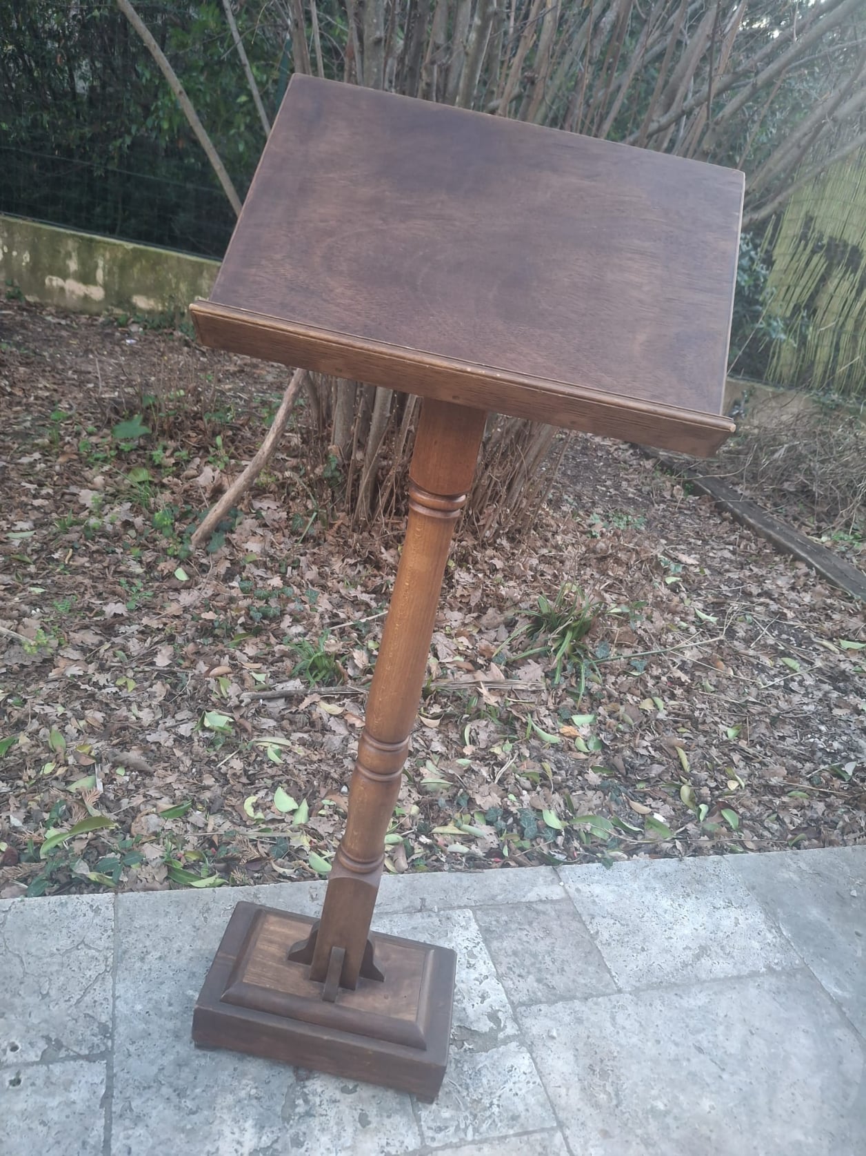 pupitre en bois de cérémonie